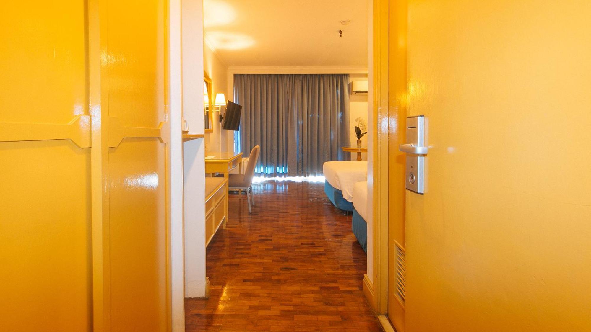 Aloha Hotel Roxas Boulevard Manila Exterior photo